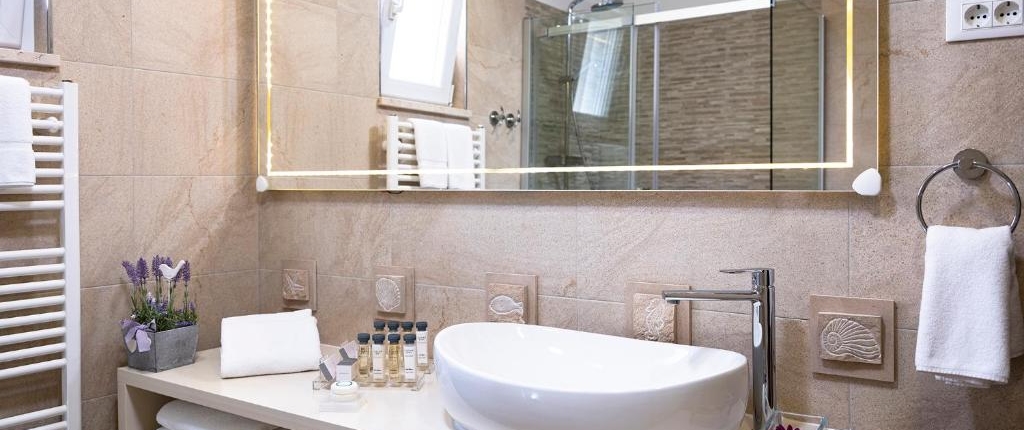 Sungarden bathroom