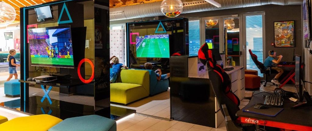 Sungarden playstation room