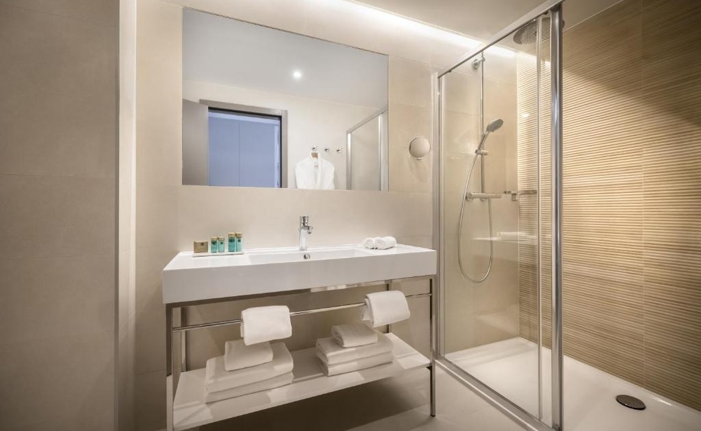 Khalani deluxe room kupaonica