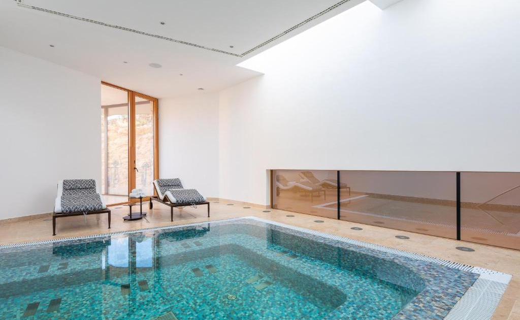 villa nai indoor pool