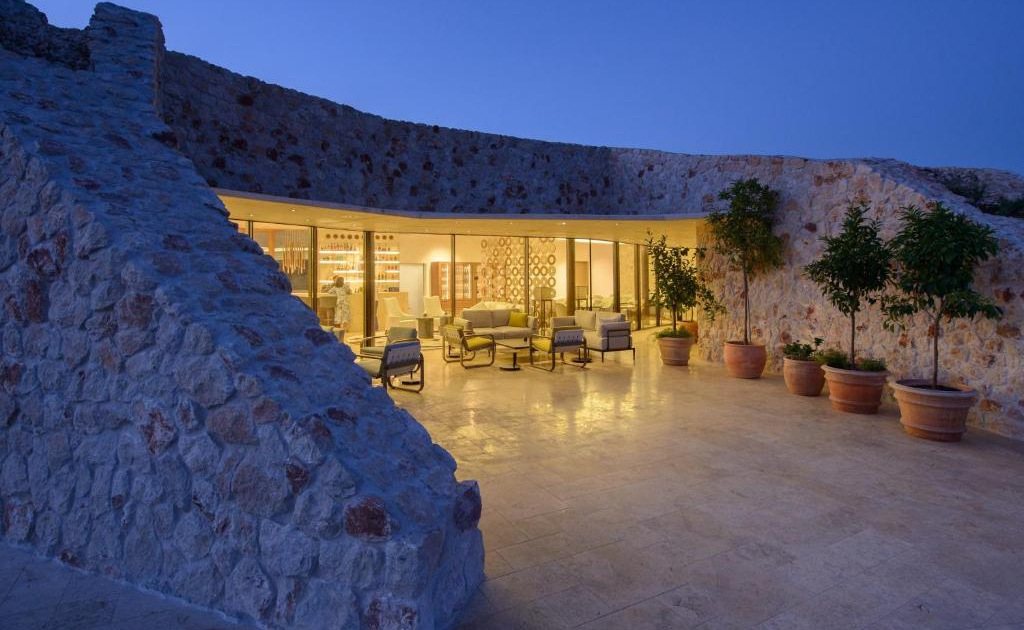 villa nai night