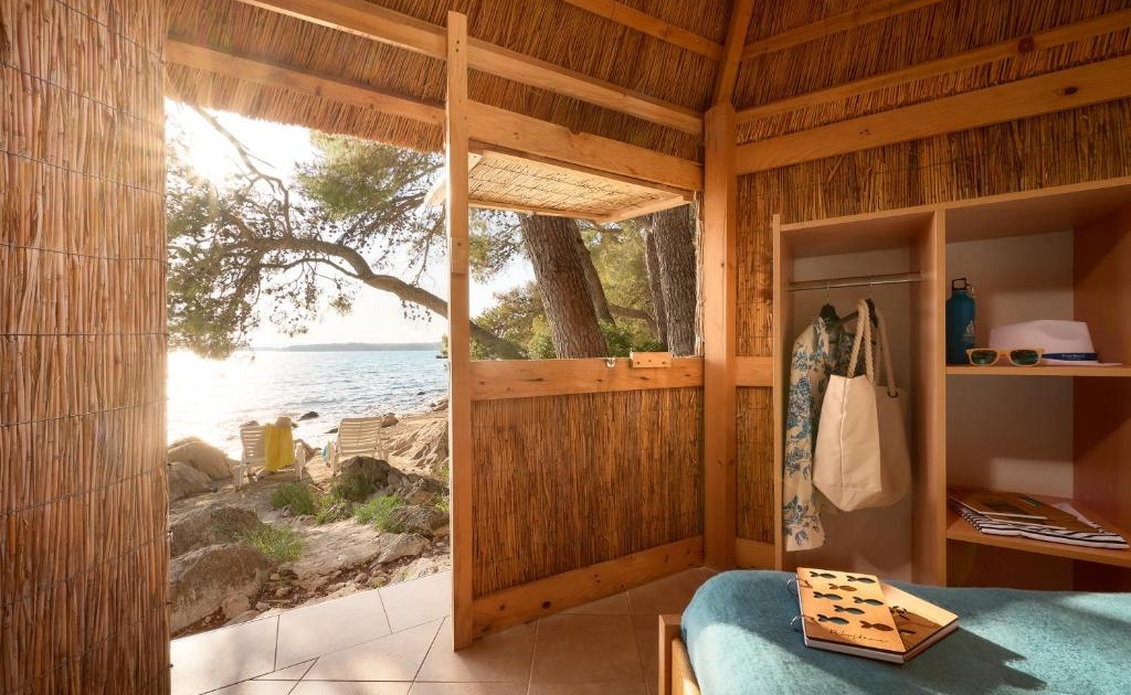 Pine beach view bungalov