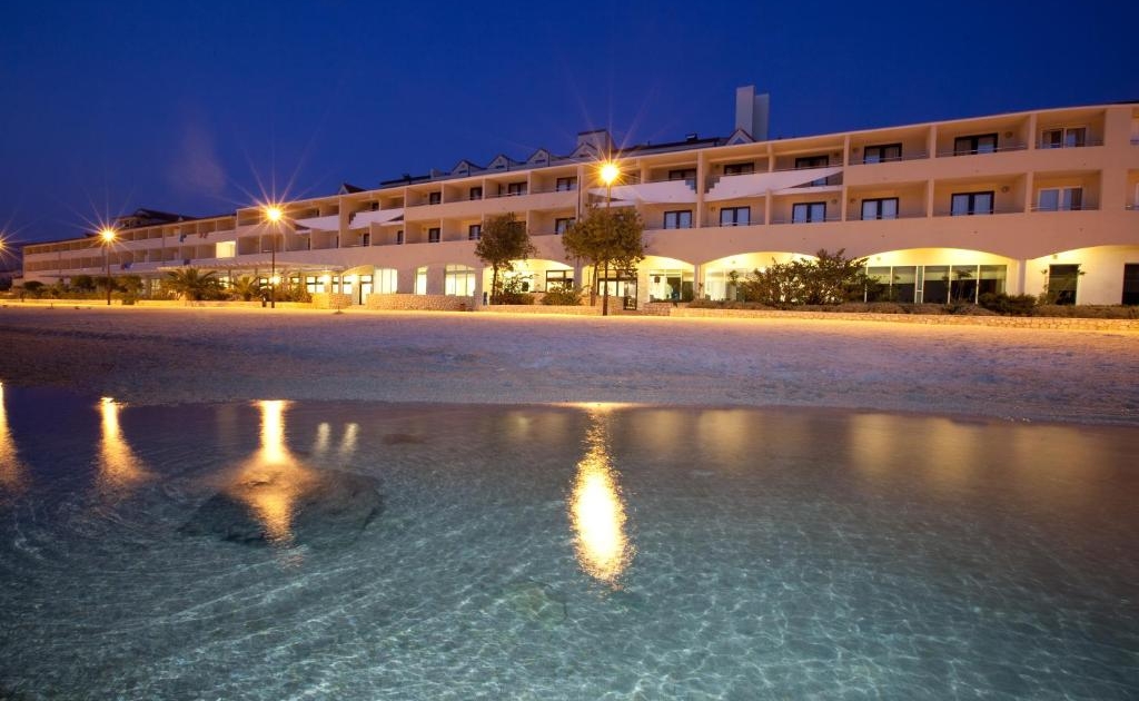 Hotel pagus beach night
