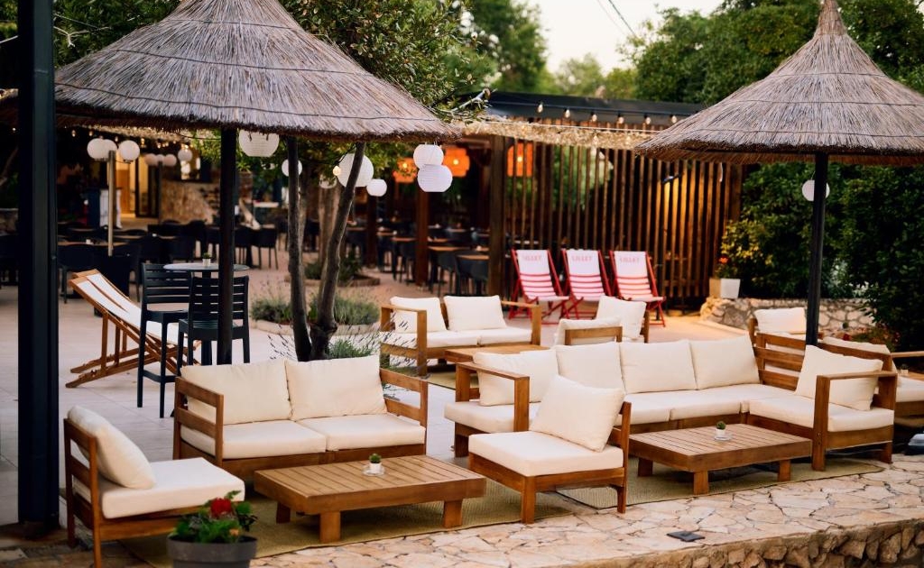 Colentum Murter beach bar
