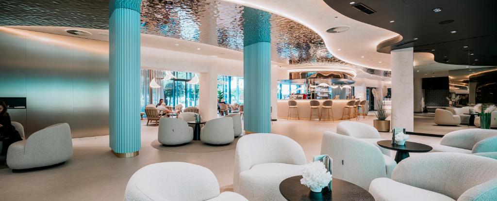 pinija lobby